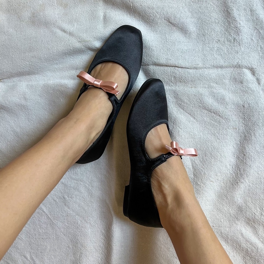 Black Mary Jane Flats with Pink Bow - Picture 5 of 9
